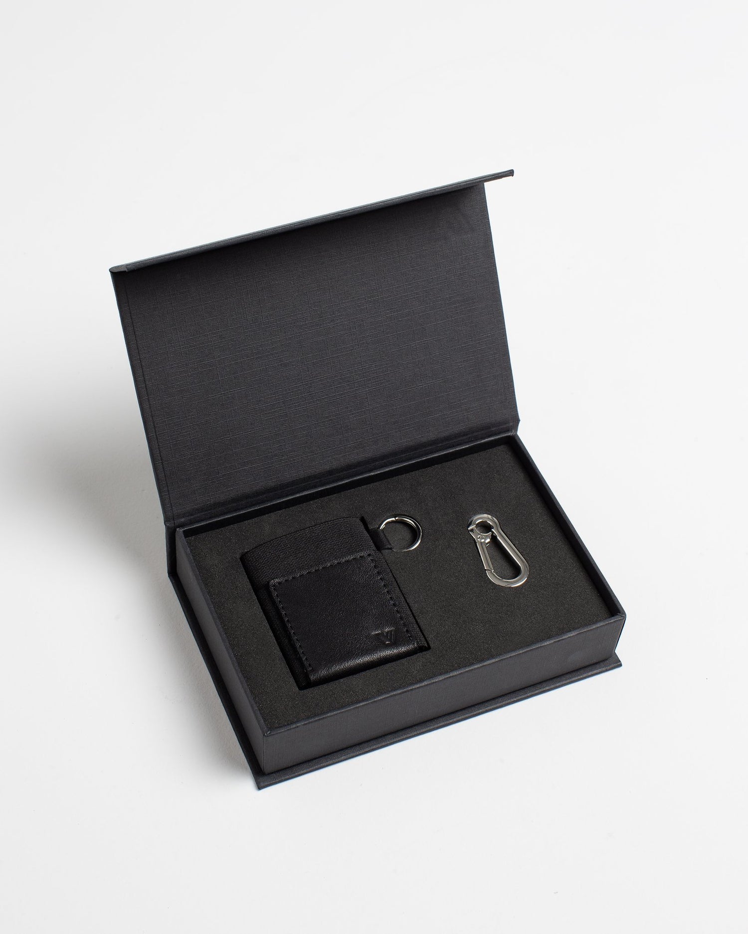 Black leather minimalist wallet in gift box